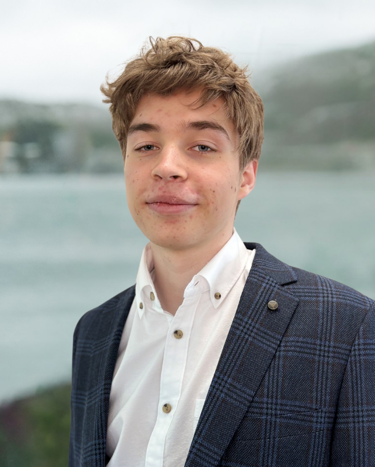 Tom website headshot